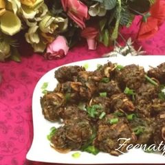A picture of Kheema Paalak Pakoras.