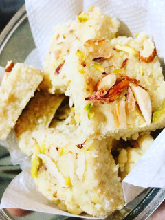 कलाकंद (kalakand recipe in hindi) रेसिपी मुख्य फोटो