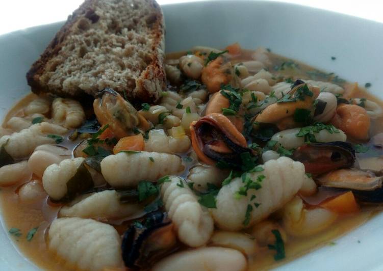 Cicatelli di fagioli e cozze