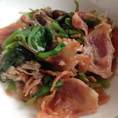 Keto Bacon Spinach Salad A picture of Keto Bacon Spinach Salad.