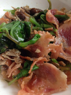 A picture of Keto Bacon Spinach Salad.