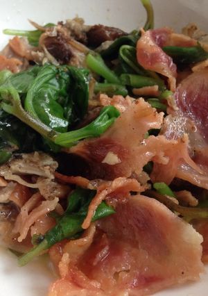 A picture of Keto Bacon Spinach Salad.