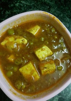 A picture of Matar paneer.