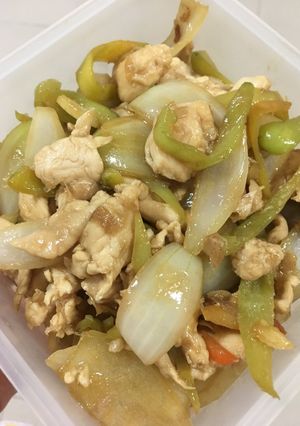 รูปของ “ผัดพริกหอมใหญ่สันในไก่”
