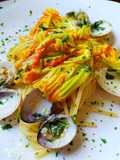 Spaghetti con Vongole e Fiori di Zucca