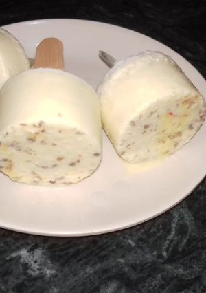 केसर कुल्फी(kesar kulfi recipe in hindi) रेसिपी मुख्य फोटो