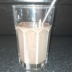A picture of 2 ingridient Oreo milkshake.