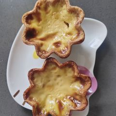 A picture of Egg Tarts.