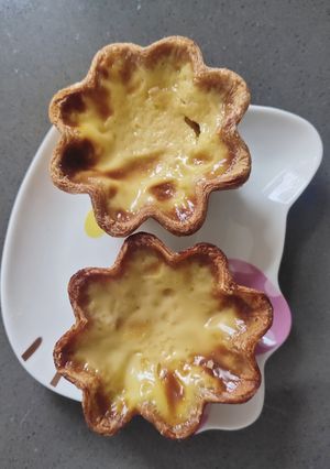 A picture of Egg Tarts.