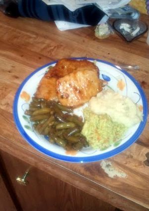 A picture of my yummy tummy chops and green beans.