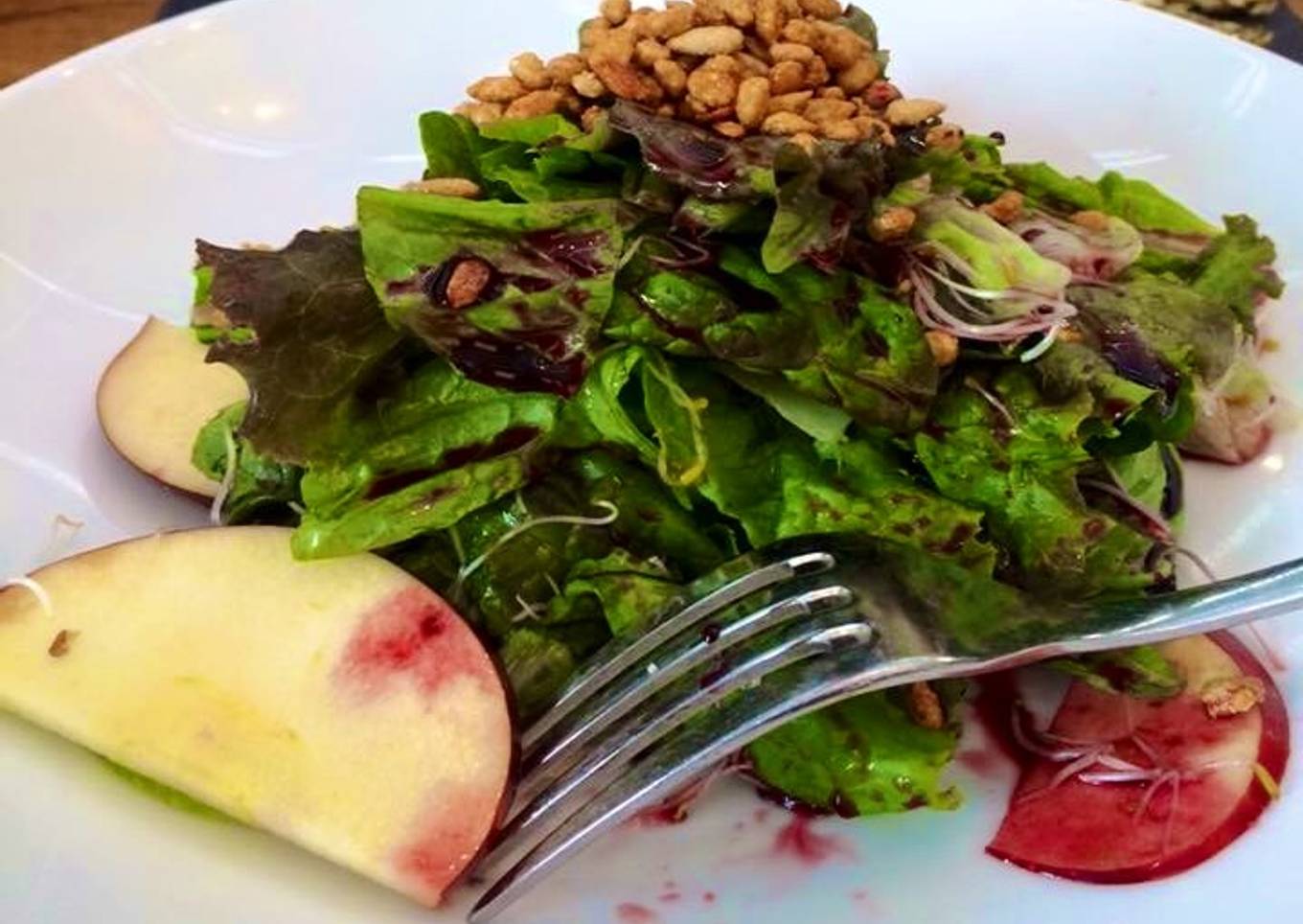 Ensalada de manzana y lechuga