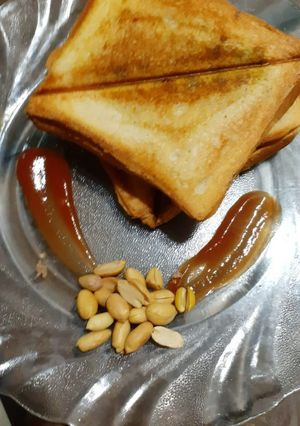 આલુ મટર ટોસ્ટ સેન્ડવીચ (Aloo Matar Toast Sandwich Recipe In Gujarati) રેસીપી મુખ્ય ફોટો