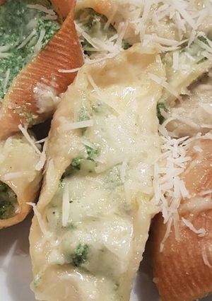 Una foto de Caracoles rellenos 🍝