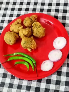 મેથીના ગોટા (Methi Gota Recipe In Gujarati) રેસીપી મુખ્ય ફોટો