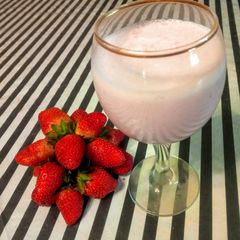 A picture of Strawberry Shake.