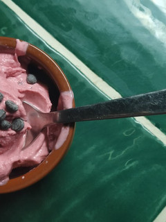 Una foto de Gelat de iogurt amb gerds
