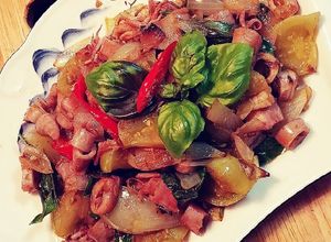 Foto resep Cumi cumi masak italian basil dan tomat hijau pedas