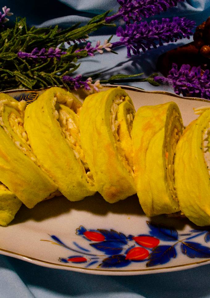 Яєчний рулет з сирком