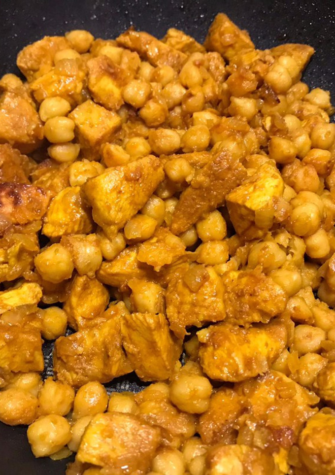 Una foto de Garbanzos con pollo