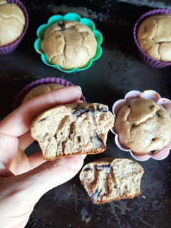Una foto de Muffins para bebés de avena y arándanos