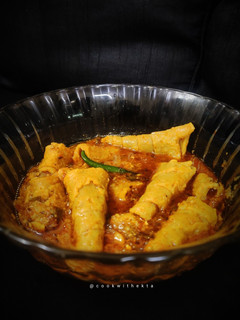 बेसन के गट्टे (Besan ke gatte recipe in Hindi) रेसिपी मुख्य फोटो