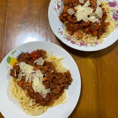 A picture of Bolognese.