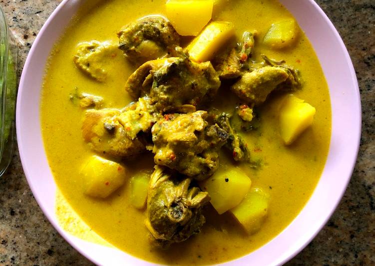 chicken in spicy coconut gravy with potatoes wyh very spicy recipe main photo