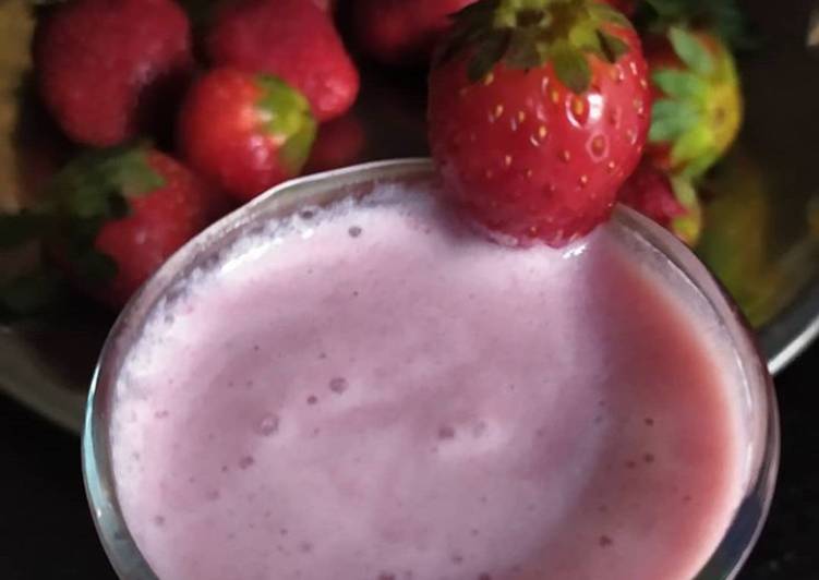 Step-by-Step Guide to Make Favorite Fresh Strawberry Milk Shakes