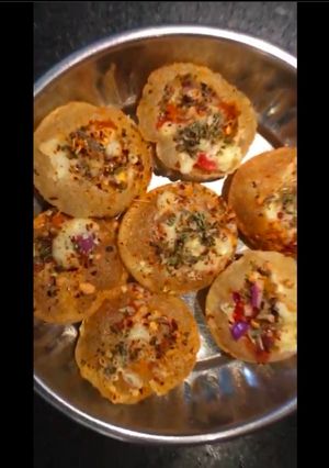 A picture of Pizza puri.