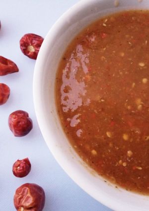 A picture of Khajur imli sweet chutney.