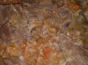 Una foto de Carne con guiso y chipotle