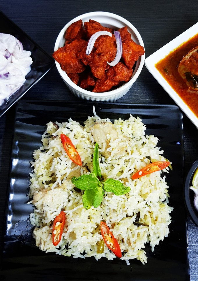சிம்பிள் சிக்கன் ஒயிட் தம் பிரியாணி செய்முறை முக்கிய புகைப்படம்