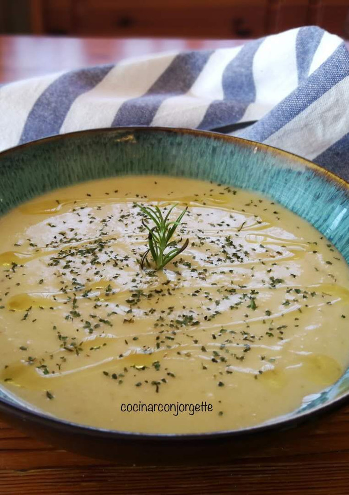 Una foto de Crema de coliflor verde con yogur activia