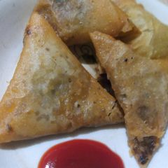 A picture of Crispy Chicken Samosa.