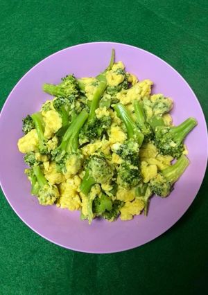 A picture of Broccoli Egg stir fry.