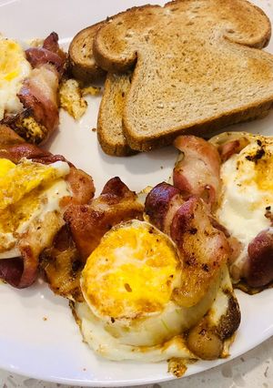 A picture of Bacon Egg Ring.