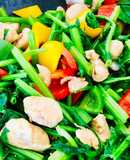 Ức gà xào rau củ