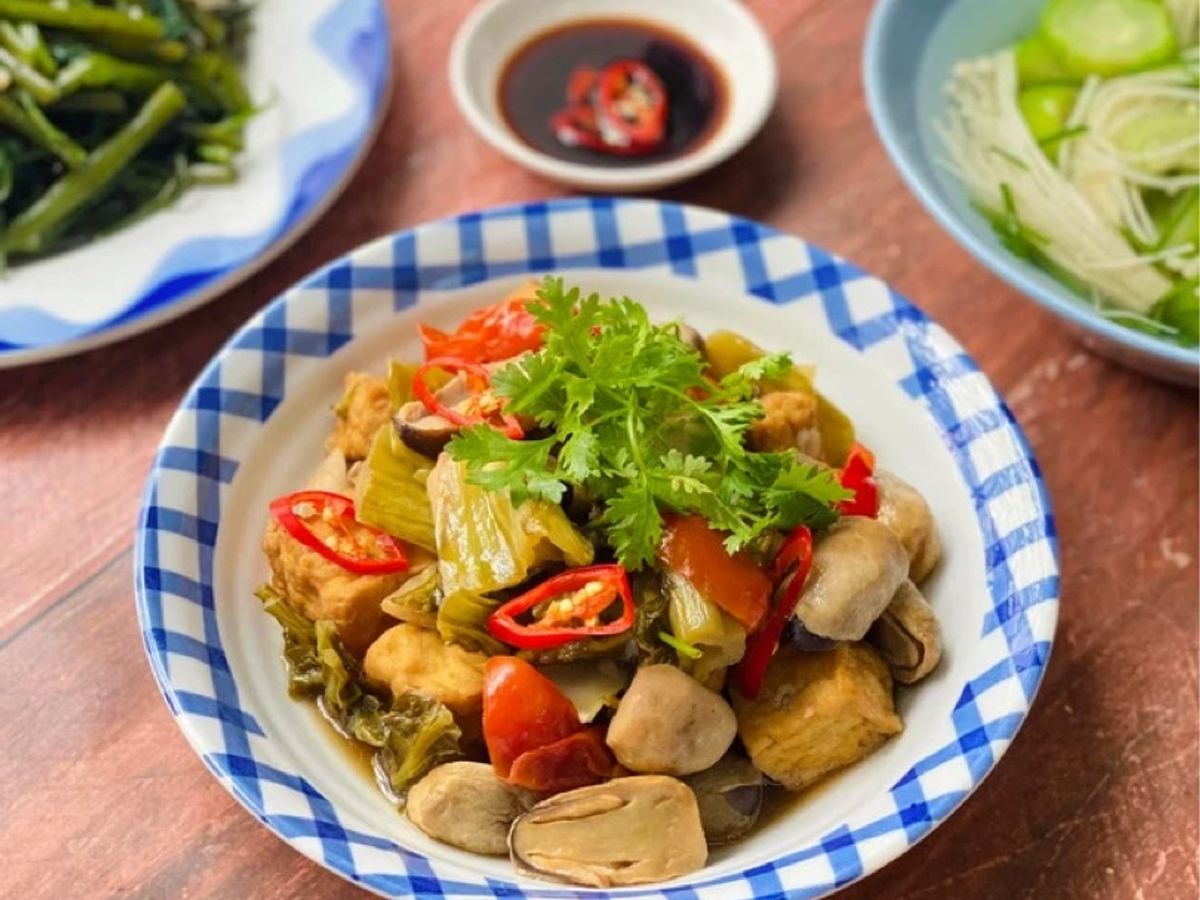 Cải Chua Kho Nấm Rơm
