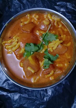 ગાંઠિયા ટામેટા નું શાક (Ganthiya Tameta Shak Recipe In Gujarati) રેસીપી મુખ્ય ફોટો