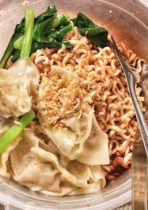 รูปของ มาม่าเกาหลีกับเกี๊ยวหมูสับKorea noodles with pork wonton