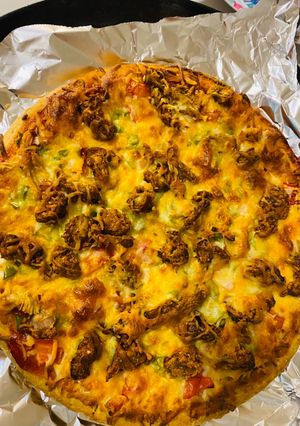A picture of Crispy Chicken tikka Pizza.