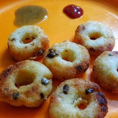 A picture of Sooji vada.