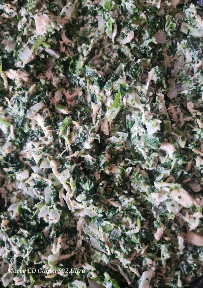 Una foto de Pollo deshebrado con espinacas a la crema