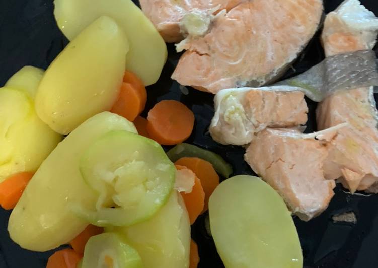 Salmón con patata zanahoria y calabacín al vapor en Mambo