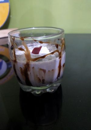 A picture of Oreo chocolate milk shake.
