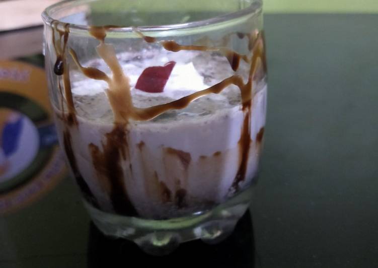 Easiest Way to Prepare Homemade Oreo chocolate milk shake
