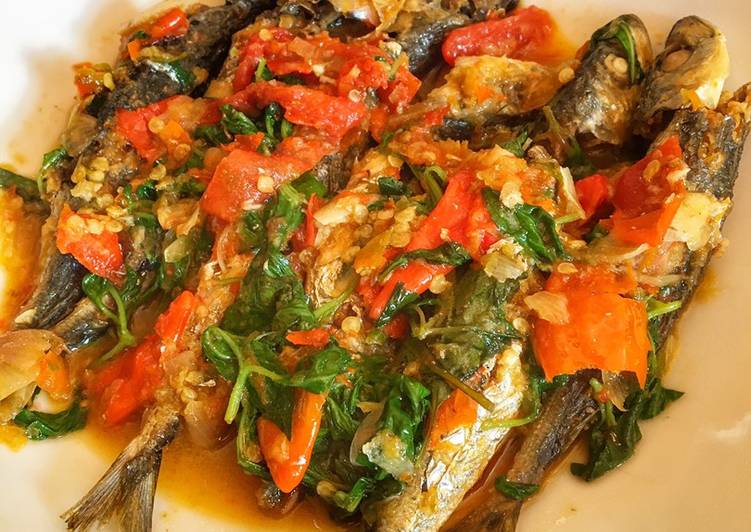 Resep Ikan layang sambel daun Kemangi Anti Gagal