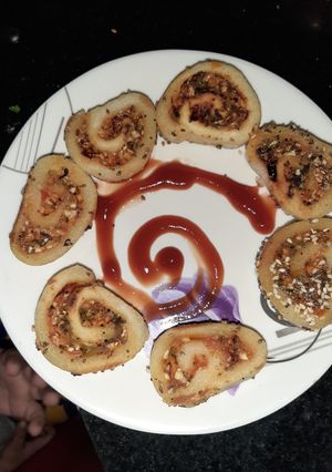 सूजी वेज रौल(Suji veg roll recipe in Hindi) रेसिपी मुख्य फोटो