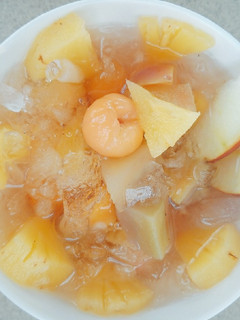 A picture of Cocktail trái cây nhiệt đới.