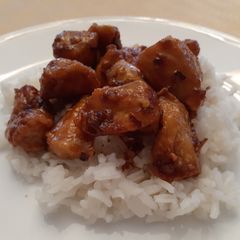 A picture of General Tso Chicken & Rice.
